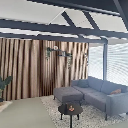 Holiday home Luxe Heuvellodge Robin 76 - Fietsenberging - Airco - Opgemaakte Bedden - All In Prijs Simpelveld