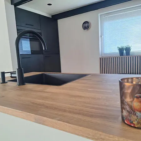 Luxe Heuvellodge Robin 76 - Fietsenberging - Airco - Opgemaakte Bedden - All In Prijs Simpelveld