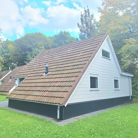 Luxe Heuvellodge Robin 76 - Fietsenberging - Airco - Opgemaakte Bedden - All In Prijs Holiday home Simpelveld