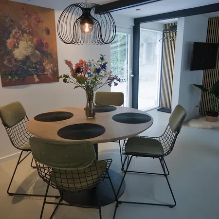 Ferienhaus Heuvellodge Robin - Luxe Vakantiewoning - Fietsenberging - Airco - Opgemaakte Bedden - Parkeerplaats